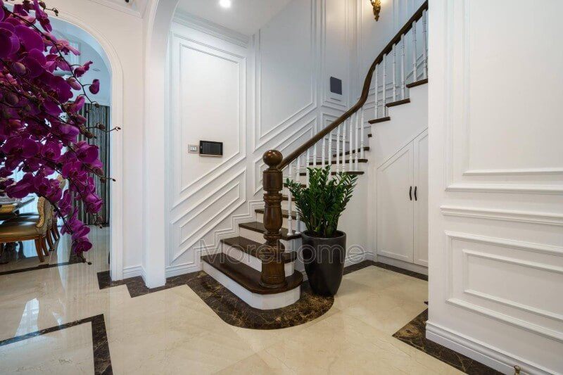 Thi công cầu thang gỗ óc chó đẹp cho biệt thự vinhomes imperia Hải Phòng